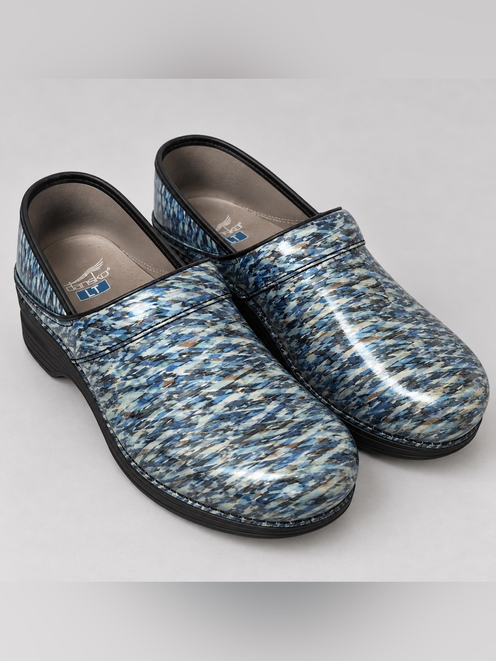 Dansko LT Pro Blue Waves Patent Leather Clogs Size 39 Nursing Work Shoes